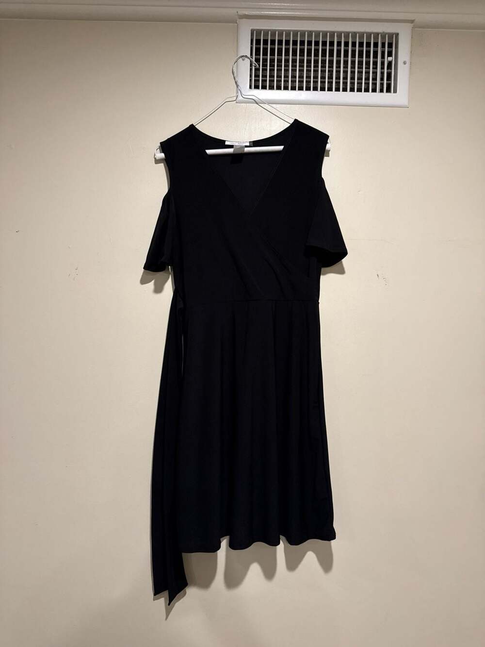 Star Vixen Black Cutout Cold Shoulder Short Sleeve Faux Wrap Dress Size Small